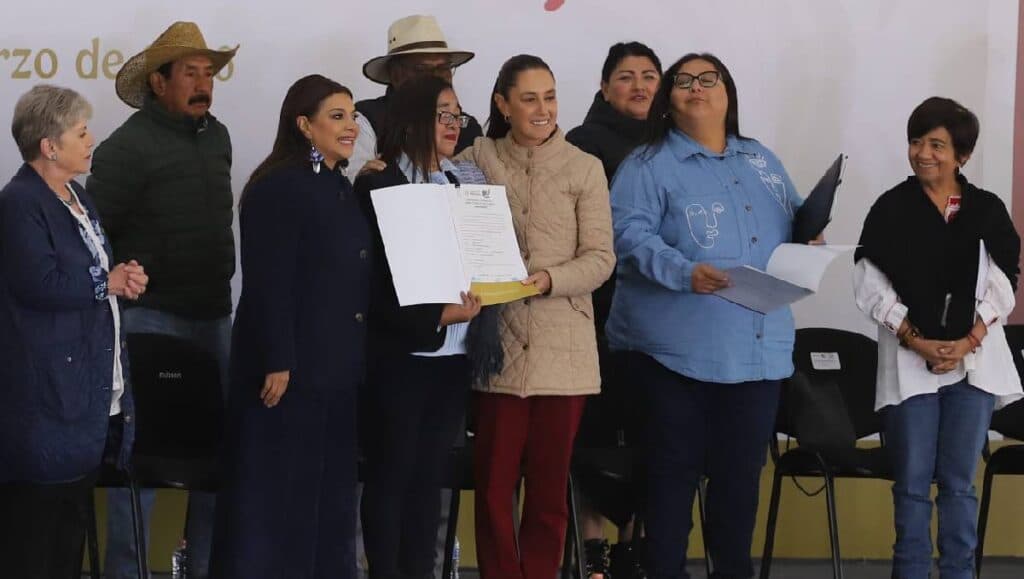 Mujeres no quieren sustituir a los hombres, dice Sheinbaum en entrega de títulos agrarios en CdMx